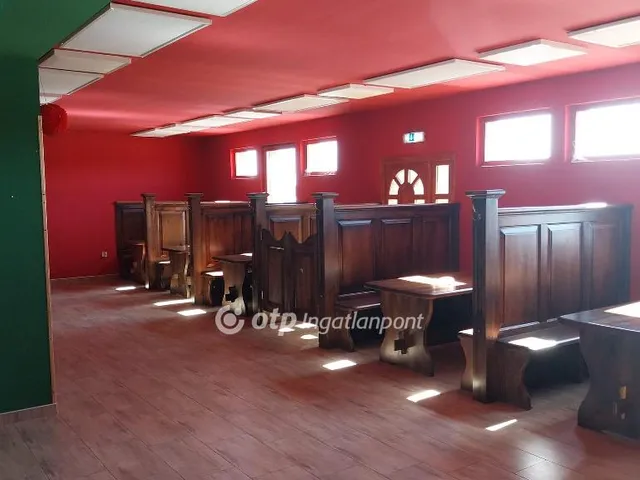 Eladó kereskedelmi és ipari ingatlan Székesfehérvár, Börgönd 368 nm