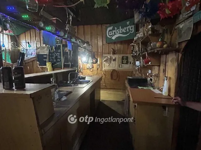 Eladó kereskedelmi és ipari ingatlan Aszód 178 nm