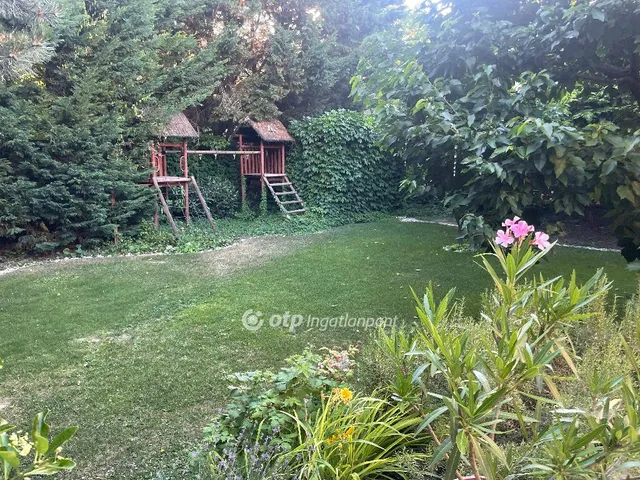 Eladó ház Diósd 260 nm