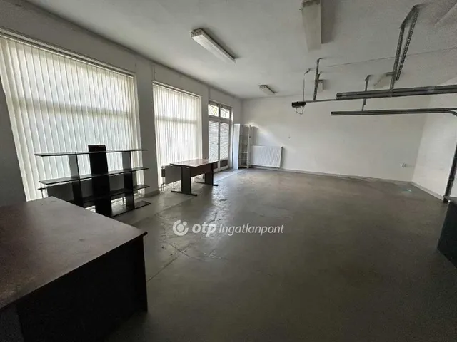 Eladó kereskedelmi és ipari ingatlan Budapest XVI. kerület 129 nm