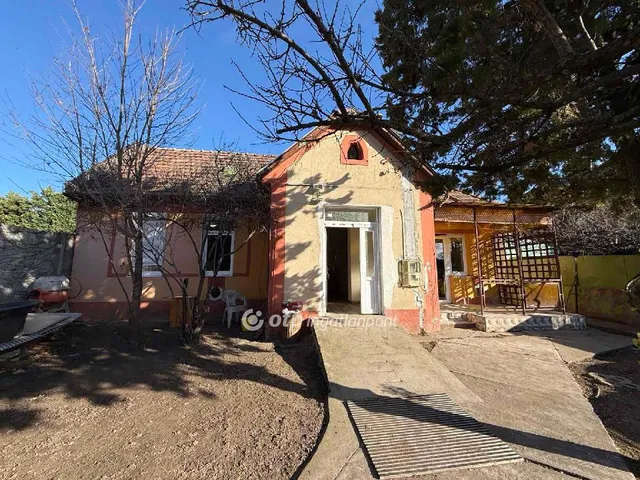 Eladó ház Budapest XVIII. kerület, Szemeretelep 72 nm