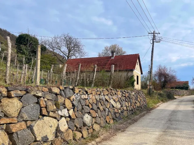 Eladó üdülő és hétvégi ház Somlószőlős 48 nm