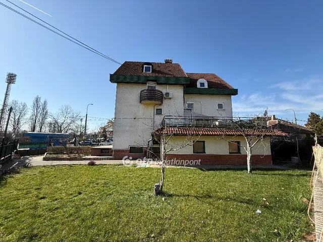 Eladó ház Budapest XXI. kerület, Királyerdő 280 nm