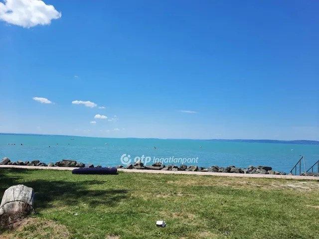 Eladó lakás Balatonakarattya, Balatonpart 76 nm