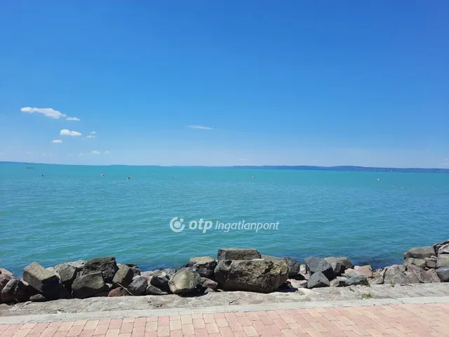 Eladó lakás Balatonakarattya, Balaton-part 62 nm