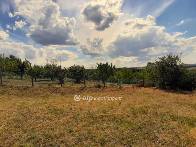 Eladó telek Siófok, szőlőhegy 1472 nm