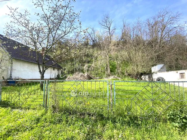 Eladó telek Balatonendréd, Belterület 367 nm