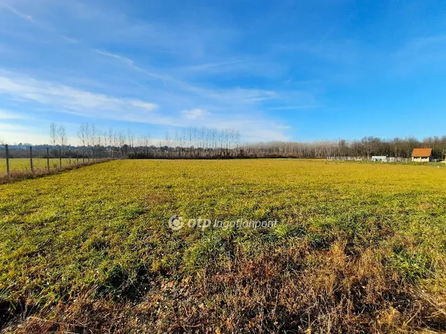 Eladó telek Balatonszabadi 4212 nm