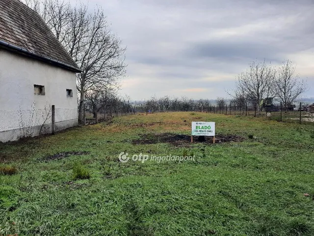 Eladó telek Ádánd 1117 nm