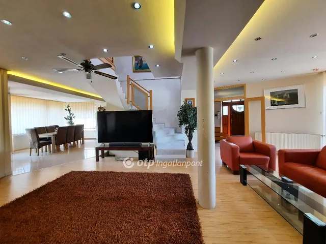 Eladó ház Siófok 250 nm