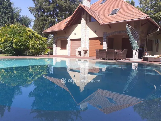 Eladó ház Siófok, Szabadifürdő 240 nm