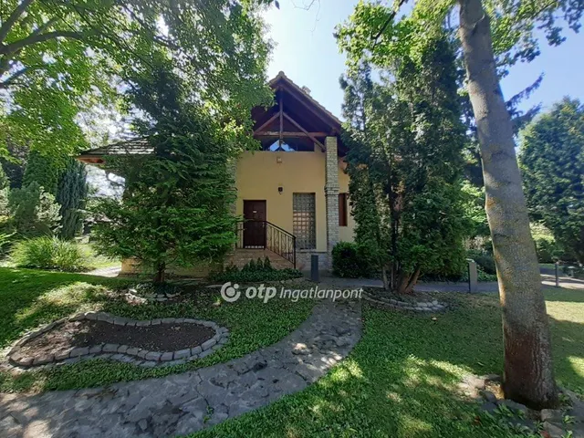 Eladó ház Siófok, Szabadifürdő 240 nm