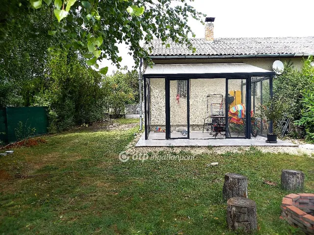 Eladó üdülő és hétvégi ház Balatonfenyves, Fenyves alsó 30 nm