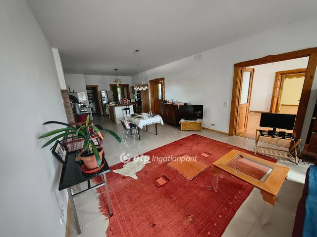 Eladó ház Lajoskomárom 200 nm