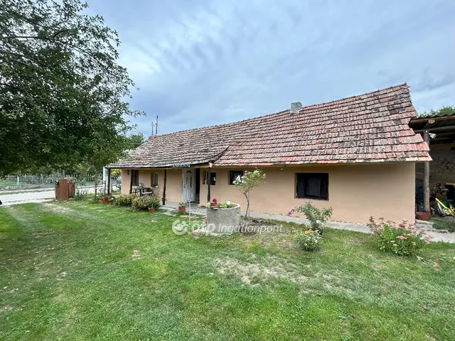 Eladó ház Felsőnyék 53 nm