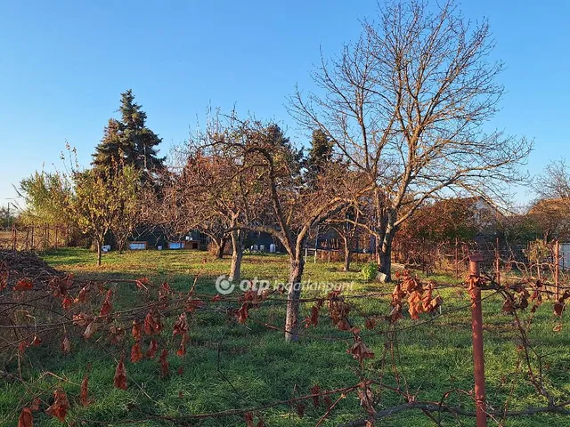 Eladó telek Ádánd 700 nm