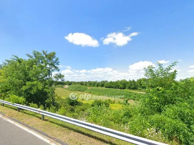 Eladó telek Balatonőszöd 90429 nm