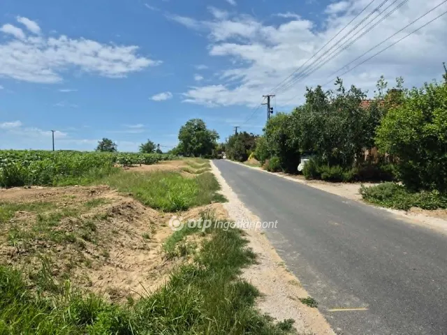 Eladó telek Balatonkeresztúr 920 nm