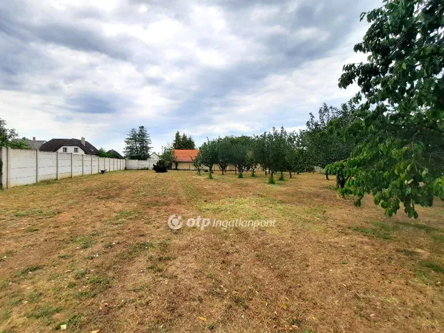 Eladó telek Balatonszárszó 1838 nm