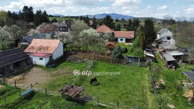 Eladó ház Bodony, Falu eleje 186 nm