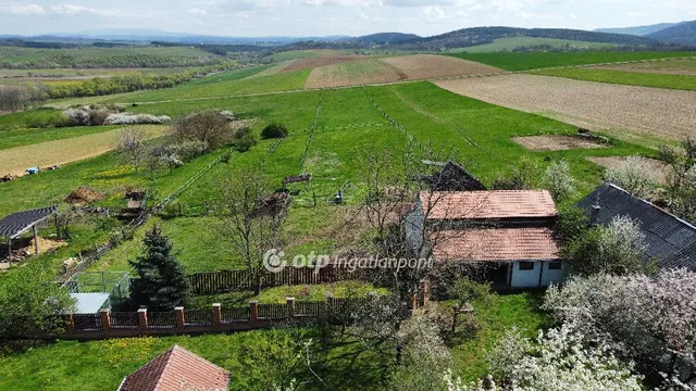 Eladó ház Bodony, Falu eleje 186 nm