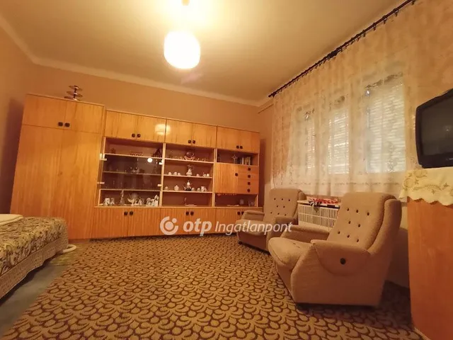 Eladó ház Gyöngyösoroszi 78 nm