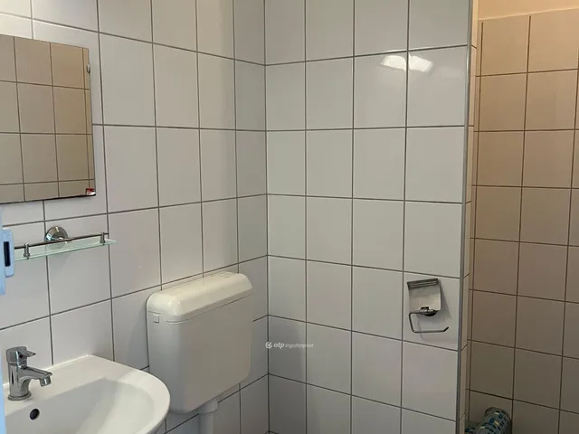 Kiadó kereskedelmi és ipari ingatlan Eger, Kisposta 22 nm