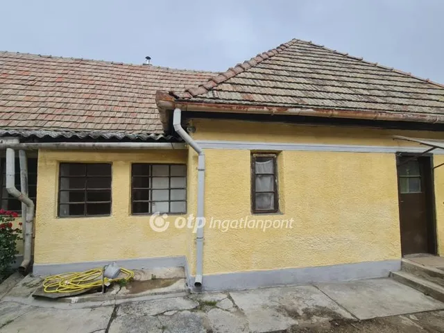 Eladó ház Kál, Központ 122 nm