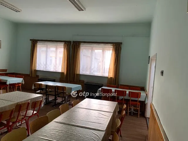 Eladó kereskedelmi és ipari ingatlan Pétervására 180 nm