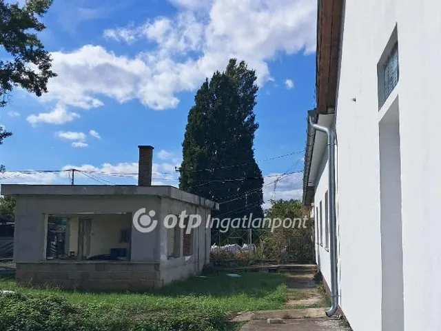 Eladó kereskedelmi és ipari ingatlan Pásztó 1632 nm