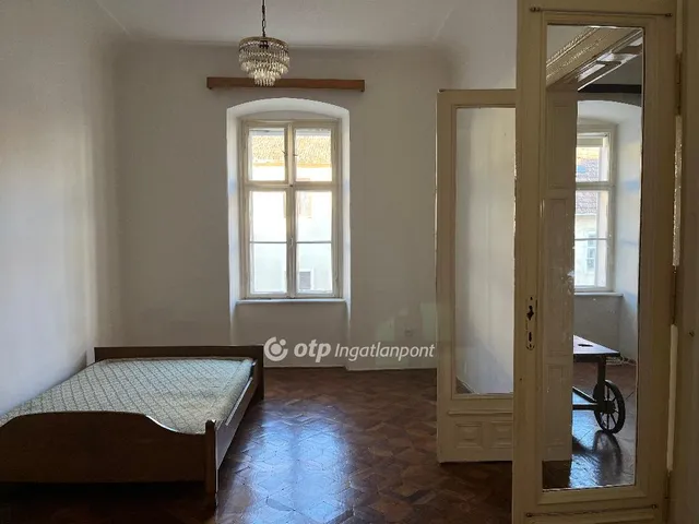 Eladó lakás Eger, Belváros 128 nm