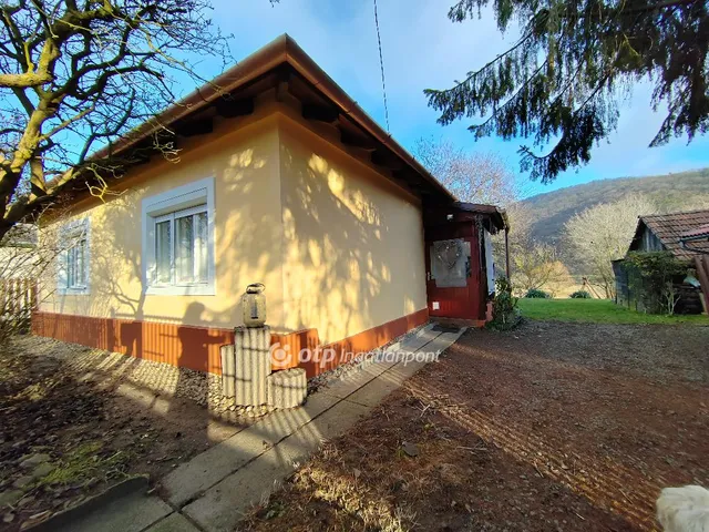 Eladó ház Bátor 51 nm