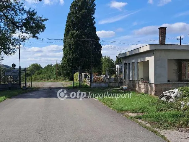 Eladó kereskedelmi és ipari ingatlan Pásztó 2475 nm