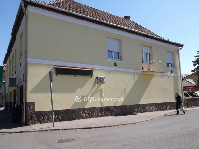 Eladó kereskedelmi és ipari ingatlan Jászárokszállás 115 nm