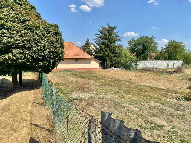 Eladó telek Hatvan 400 nm