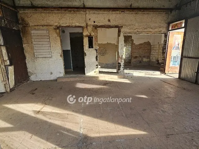 Eladó kereskedelmi és ipari ingatlan Kápolna 60 nm