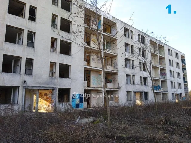 Eladó kereskedelmi és ipari ingatlan Veszprém, Csendes 89425 nm