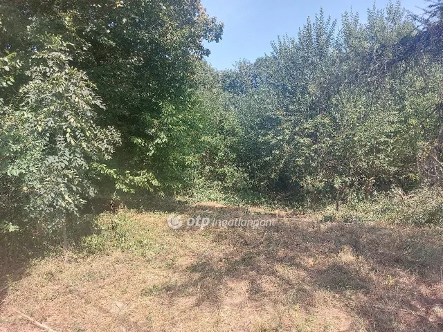 Eladó telek Lókút, csendes 2727 nm