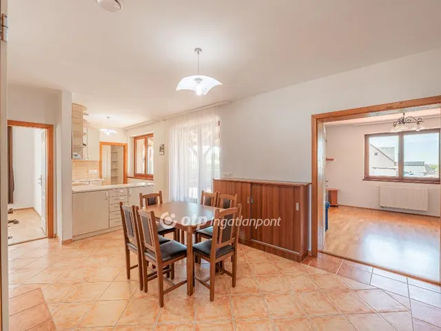 Eladó ház Nemesvámos 195 nm