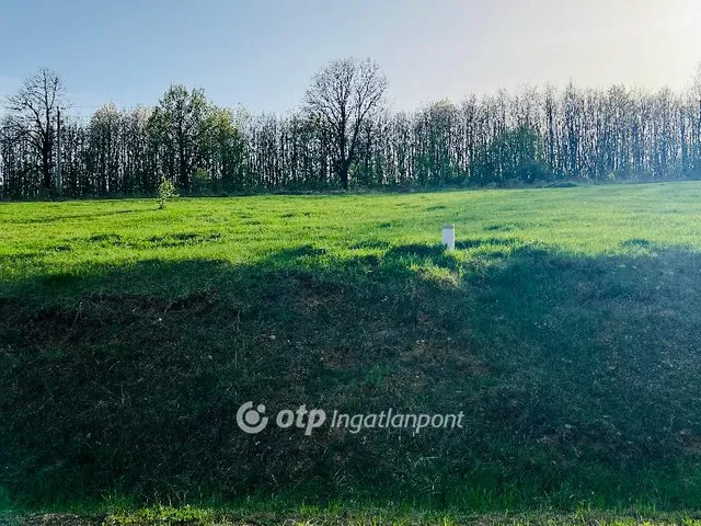 Eladó telek Eplény 828 nm