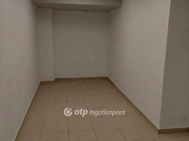 Eladó kereskedelmi és ipari ingatlan Veszprém 13 nm