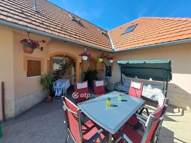 Eladó ház Bakonyszentkirály 308 nm