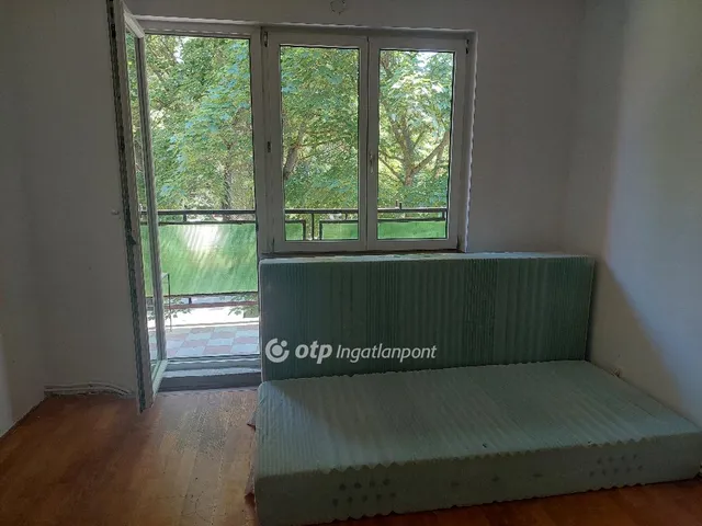 Eladó lakás Balatonfűzfő, x 61 nm