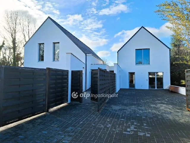 Eladó ház Balatonakarattya 149 nm