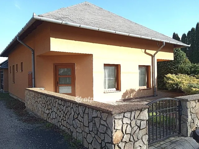 Eladó ház Szentgál 307 nm