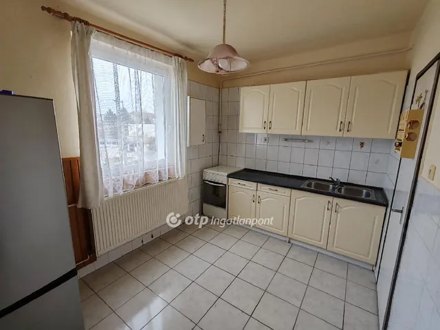 Eladó lakás Veszprém, Újtelep 80 nm