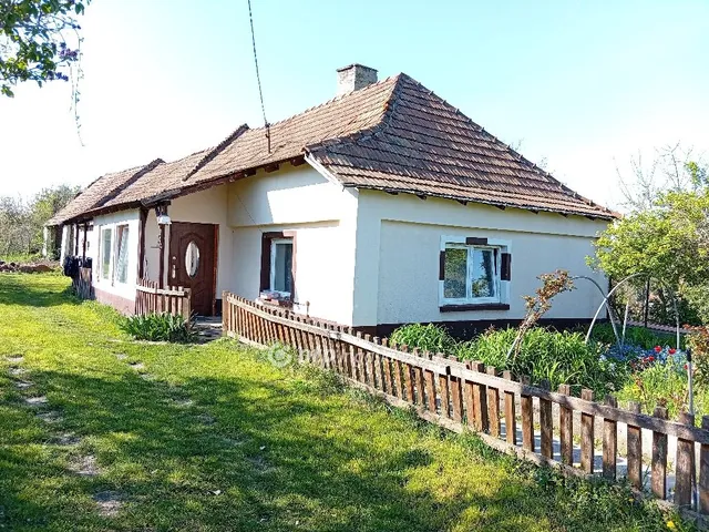 Eladó ház Ajka 69 nm
