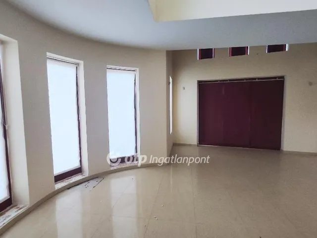 Eladó ház Hajmáskér 280 nm