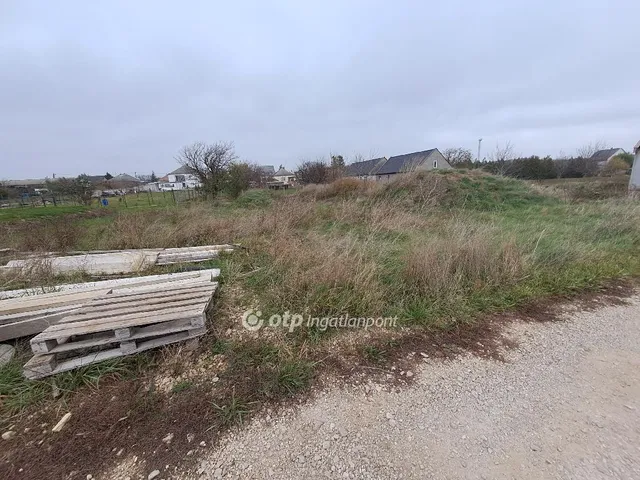 Eladó telek Hajmáskér 641 nm