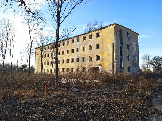 Eladó telek Veszprém 89425 nm